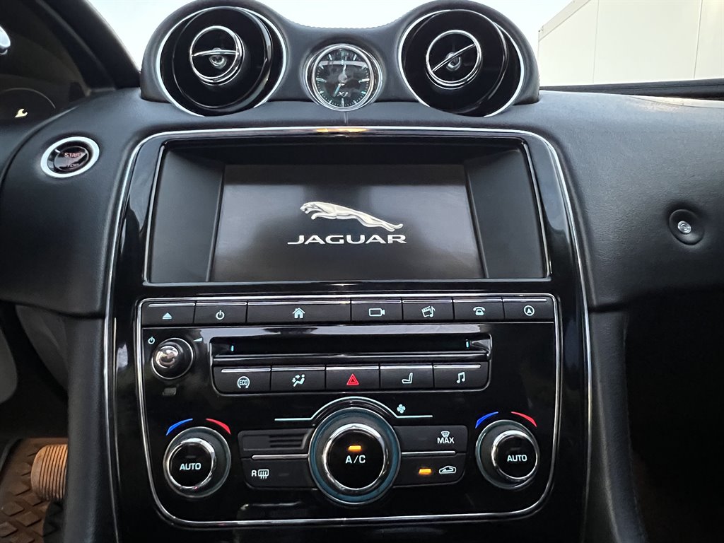 2017 Jaguar XJ R-SPORT R-Sport photo