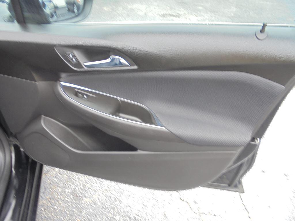 2016 Chevrolet Cruze - $7,988