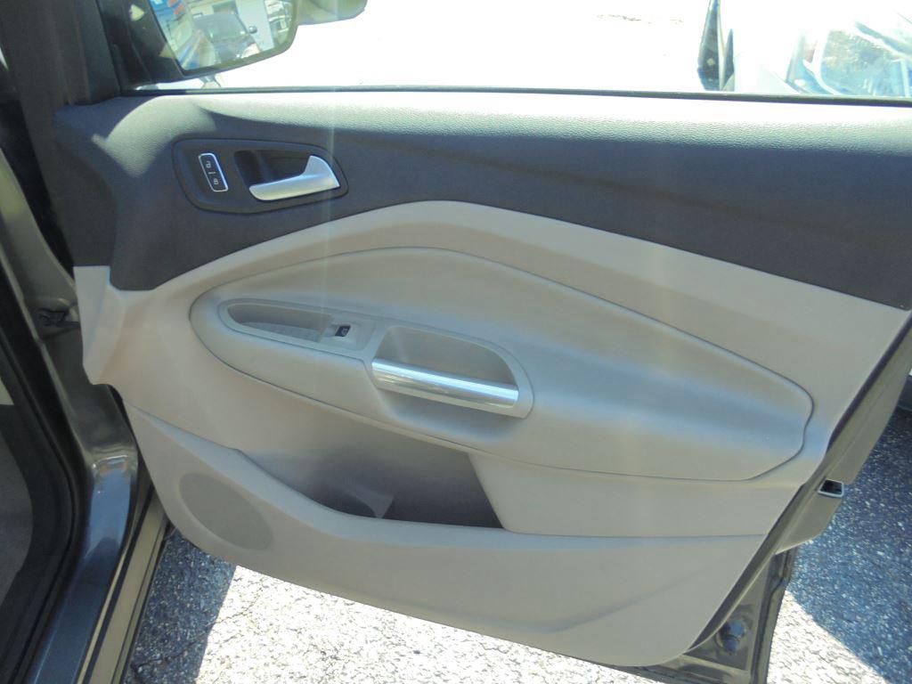 2015 Ford Escape - $8,988