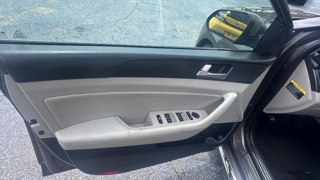 2016 Hyundai Sonata - $9,988