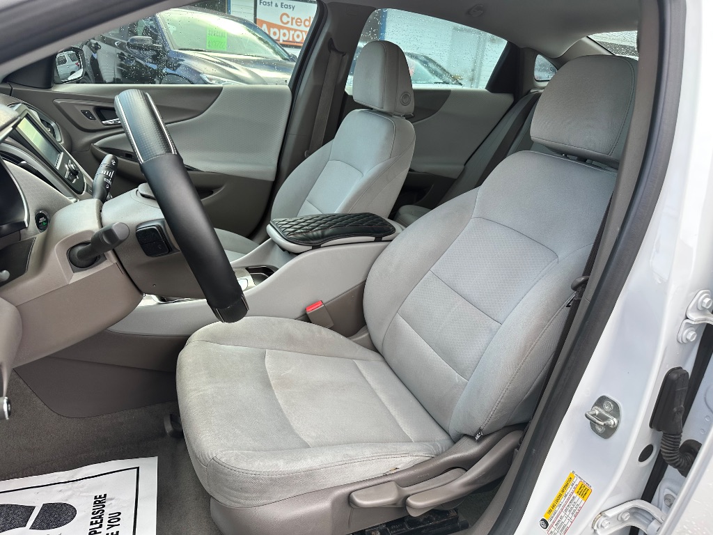 2016 Chevrolet Malibu - $7,988