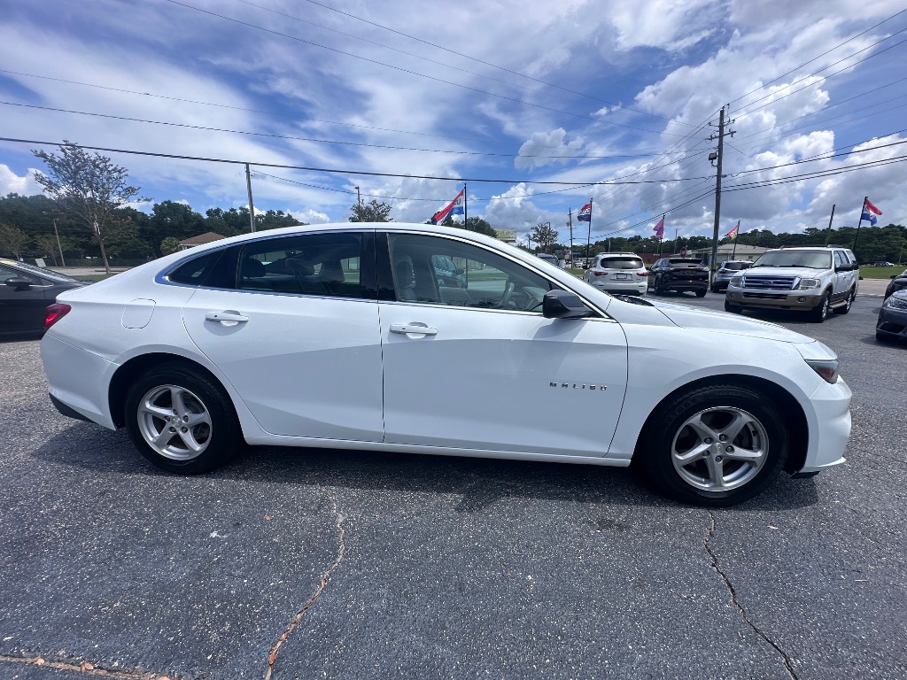 2018 Chevrolet Malibu - $10,988