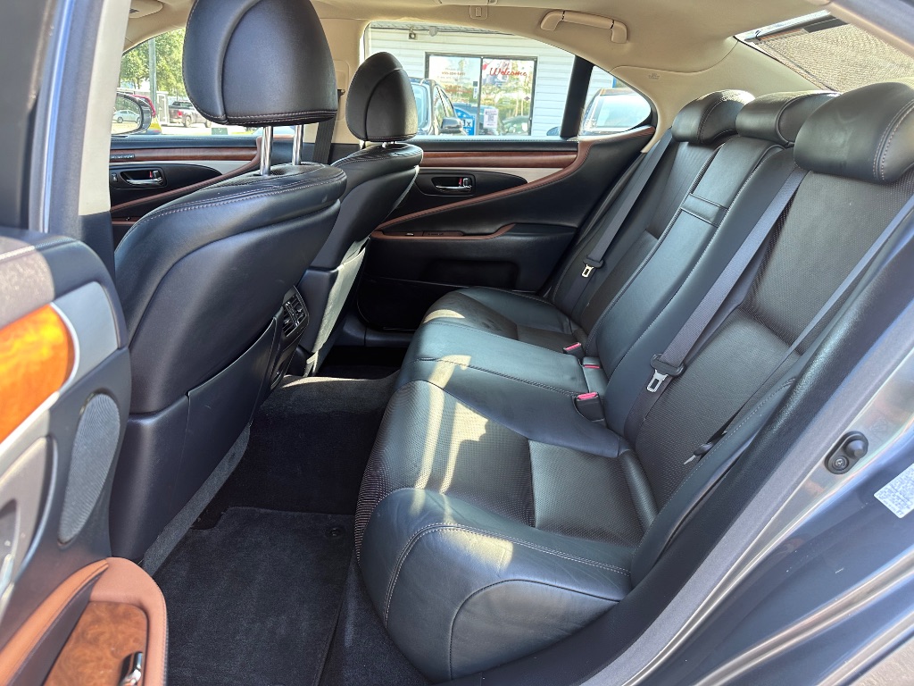 2017 Lexus LS - $31,988