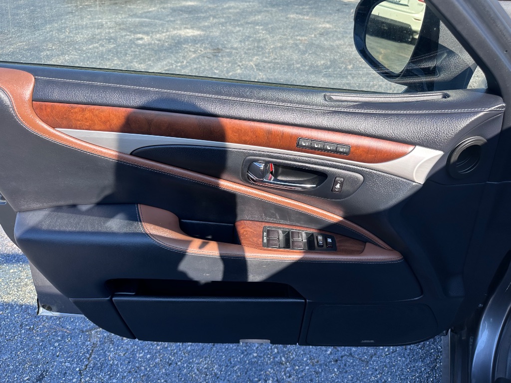 2017 Lexus LS - $31,988