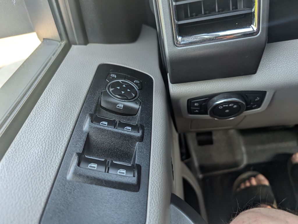 2015 Ford F150 XLT photo