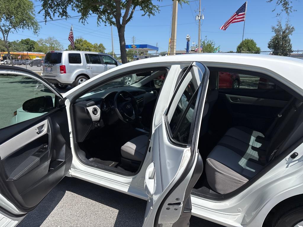 2018 Toyota Corolla LE photo