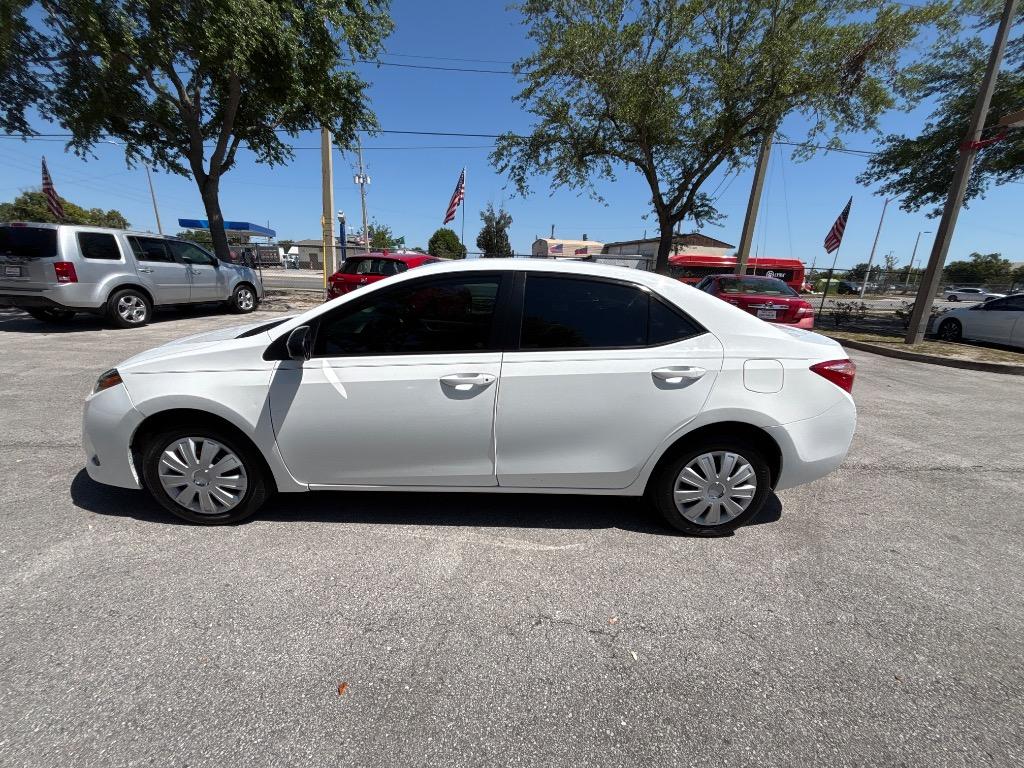 2018 Toyota Corolla LE photo