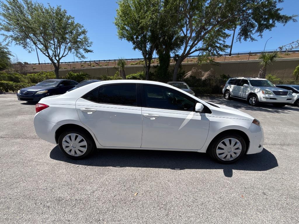 2018 Toyota Corolla LE photo