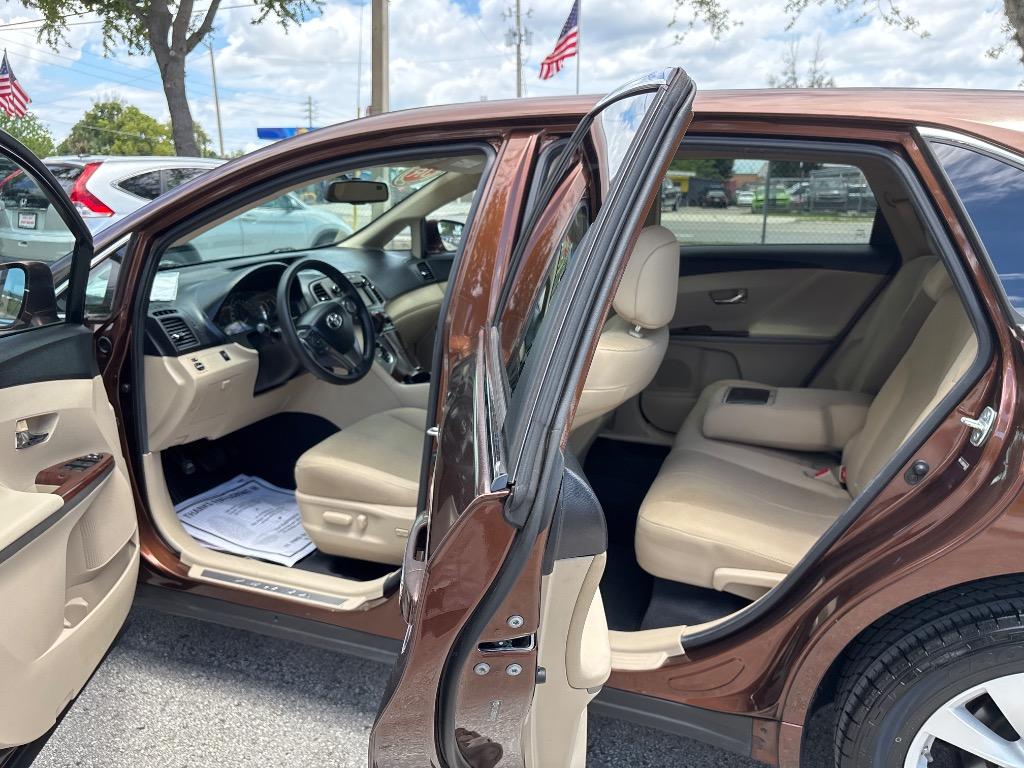 2013 Toyota Venza LE photo