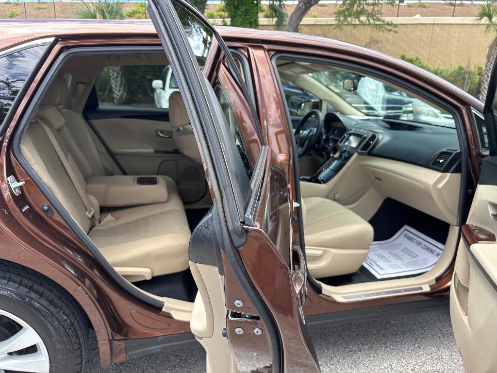 2013 Toyota Venza LE photo