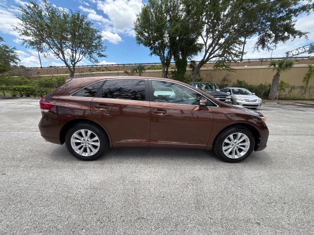 2013 Toyota Venza LE photo