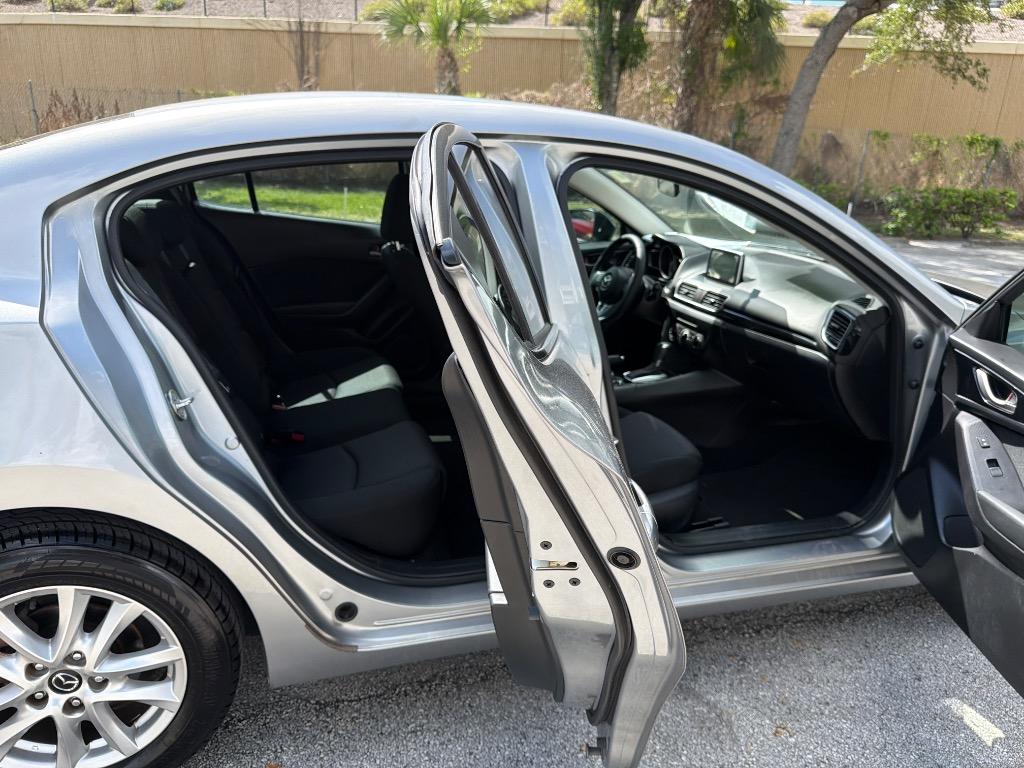 2015 MAZDA MAZDA3 - $8,995