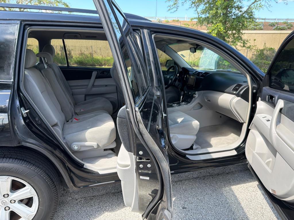 2010 Toyota Highlander - $7,995