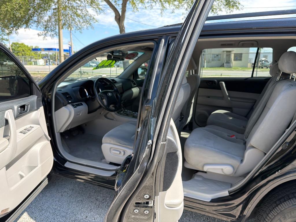 2010 Toyota Highlander - $7,995