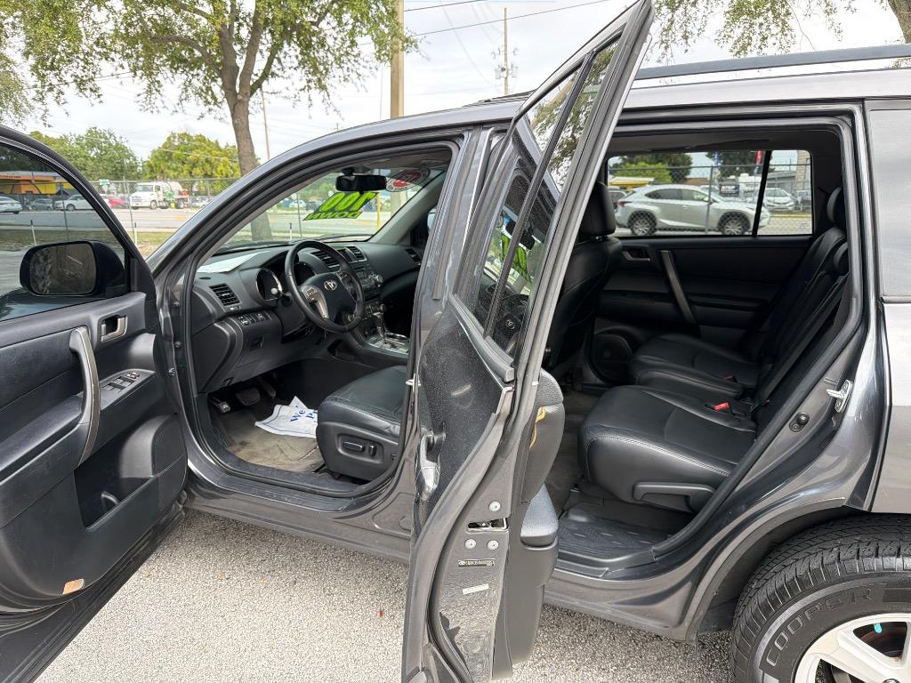 2010 Toyota Highlander - $8,995
