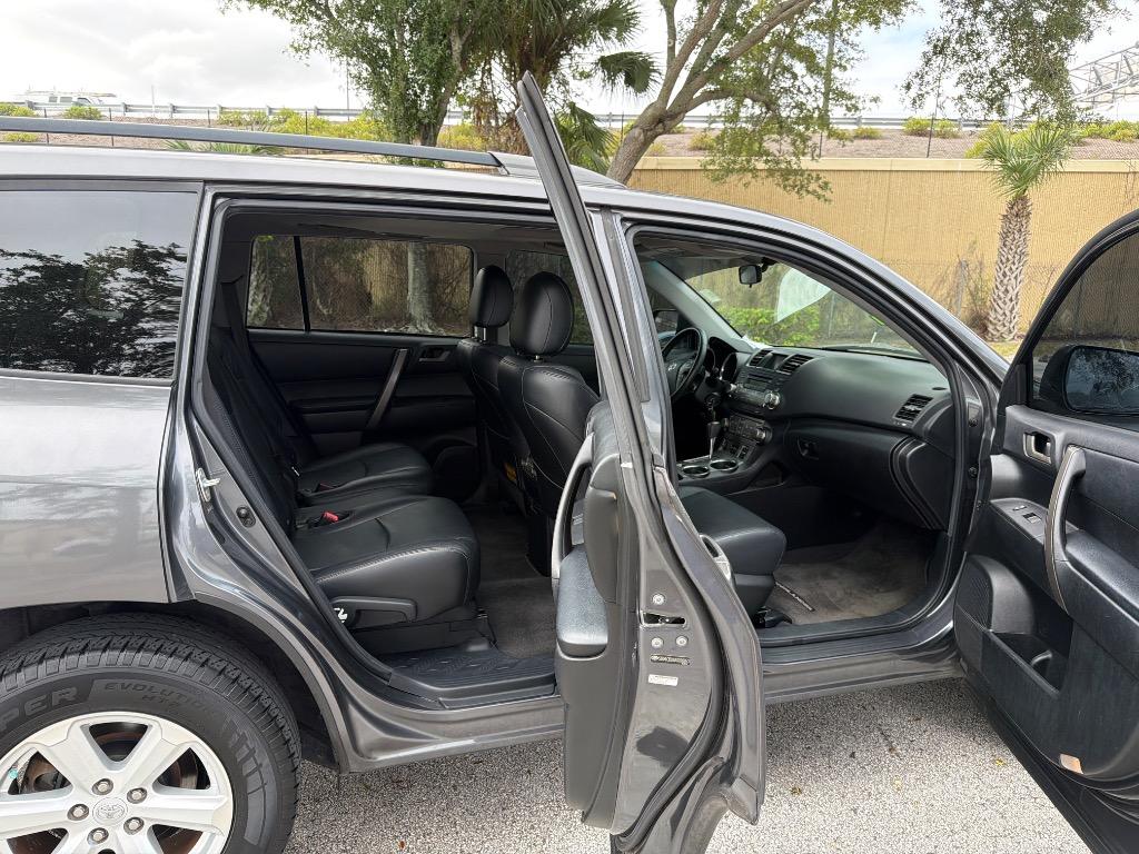 2010 Toyota Highlander - $8,995