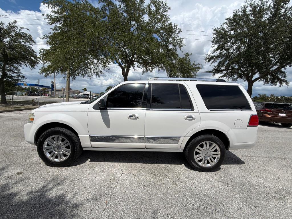2011 Lincoln Navigator - $7,995