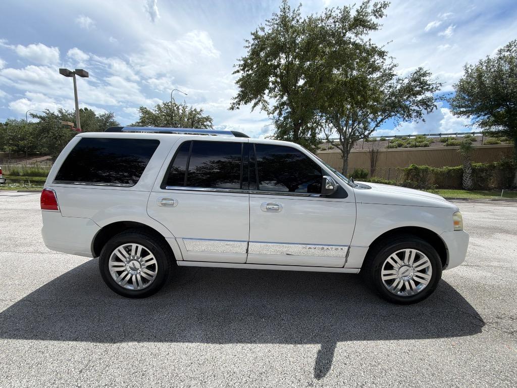 2011 Lincoln Navigator - $7,995