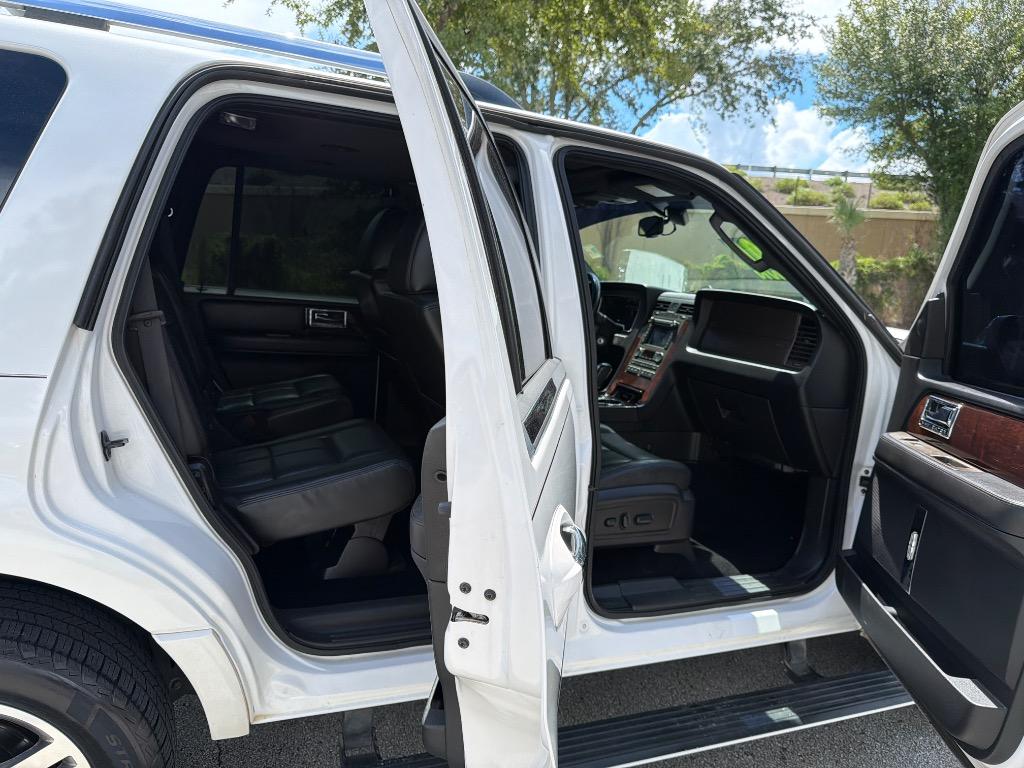 2011 Lincoln Navigator - $7,995