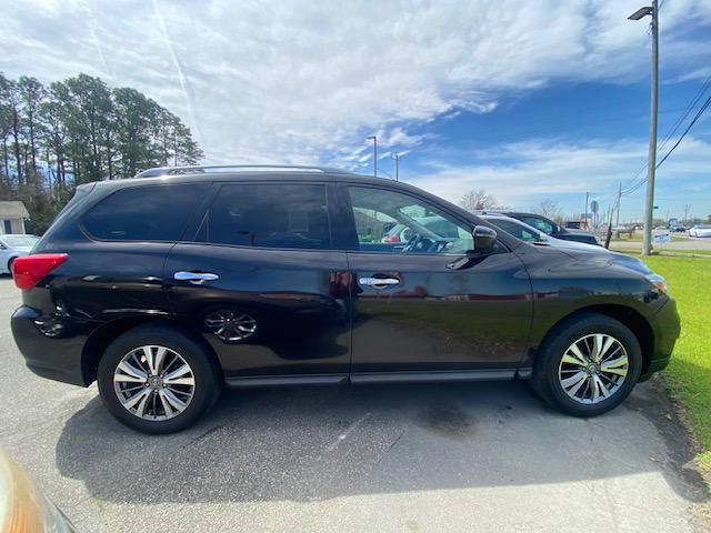 2020 Nissan Pathfinder SV photo