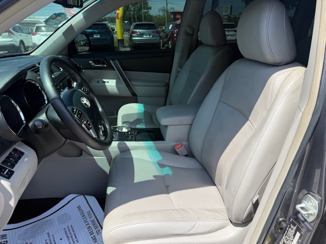 2012 Toyota Highlander - $13,950