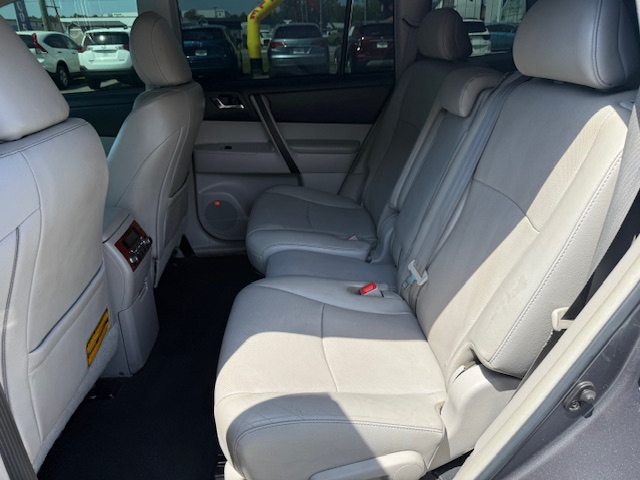 2012 Toyota Highlander - $13,950