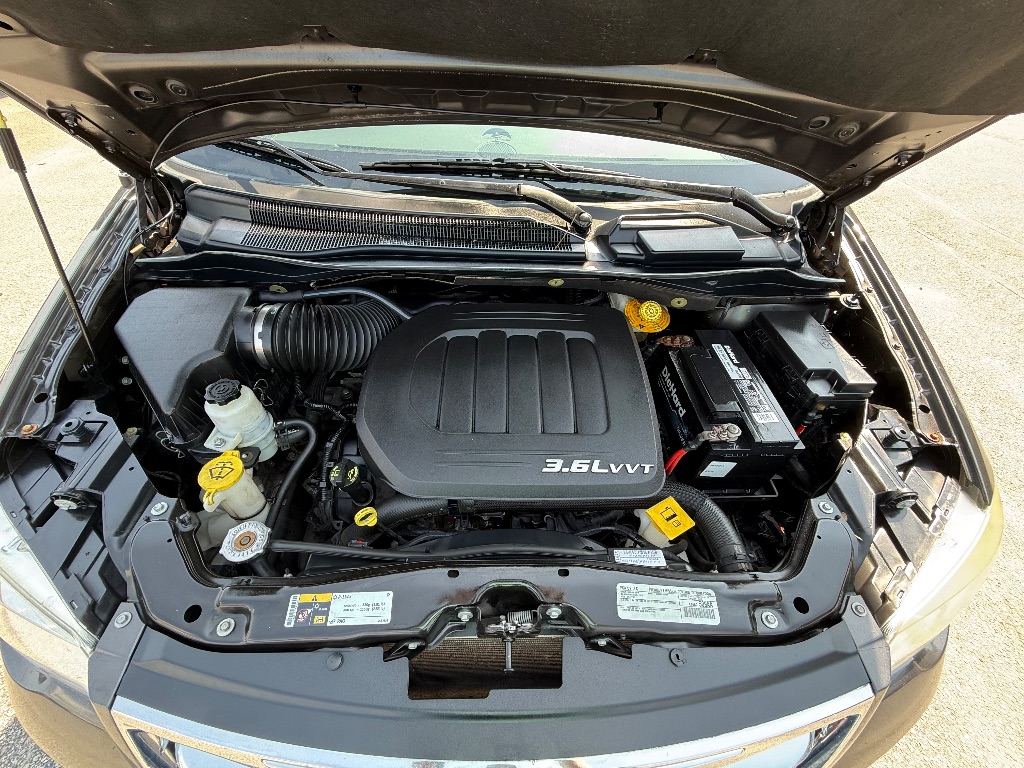 2016 Chrysler Town & Country - $9,950