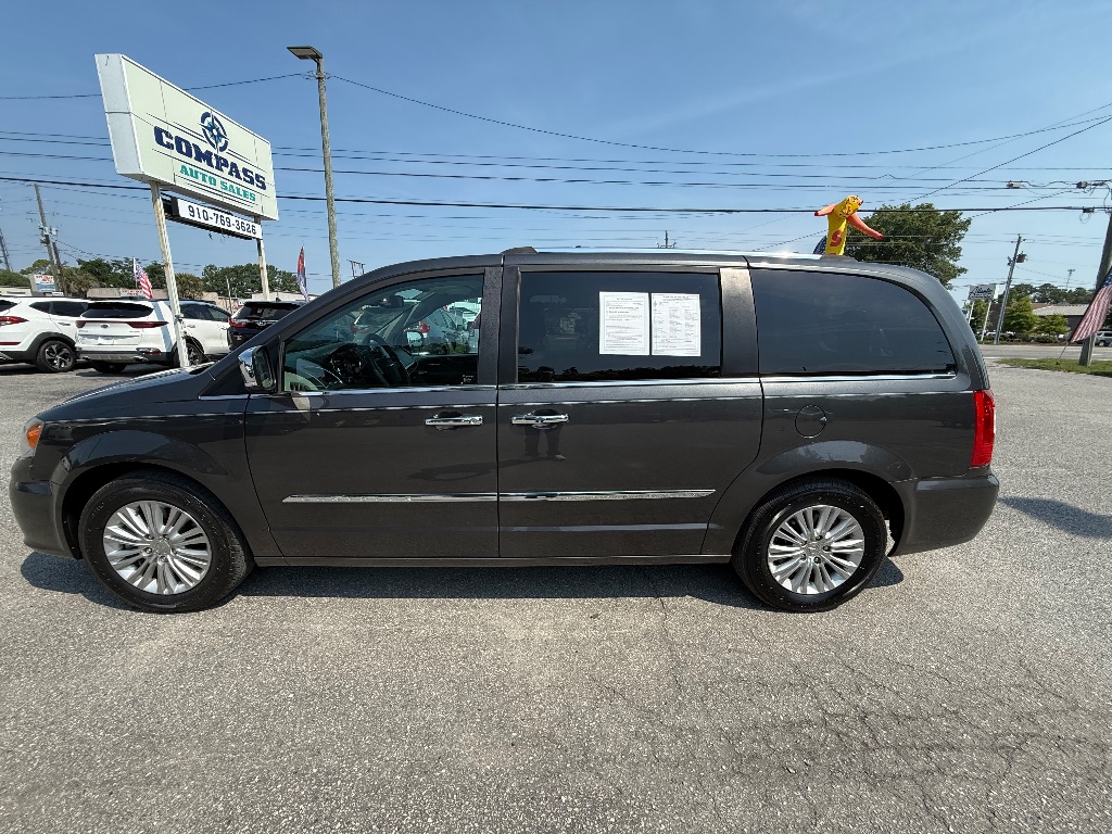2016 Chrysler Town & Country - $9,950