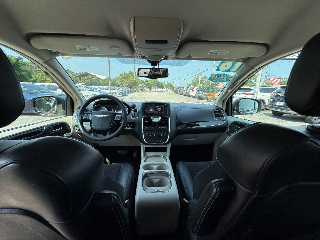 2016 Chrysler Town & Country - $9,950