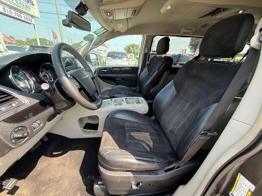 2016 Chrysler Town & Country - $9,950