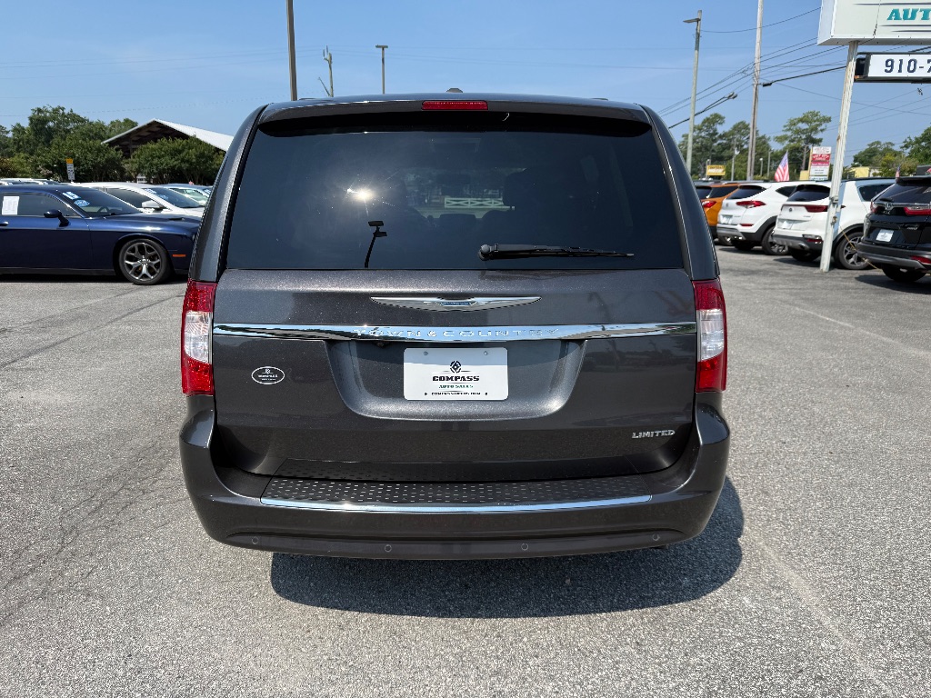 2016 Chrysler Town & Country - $9,950