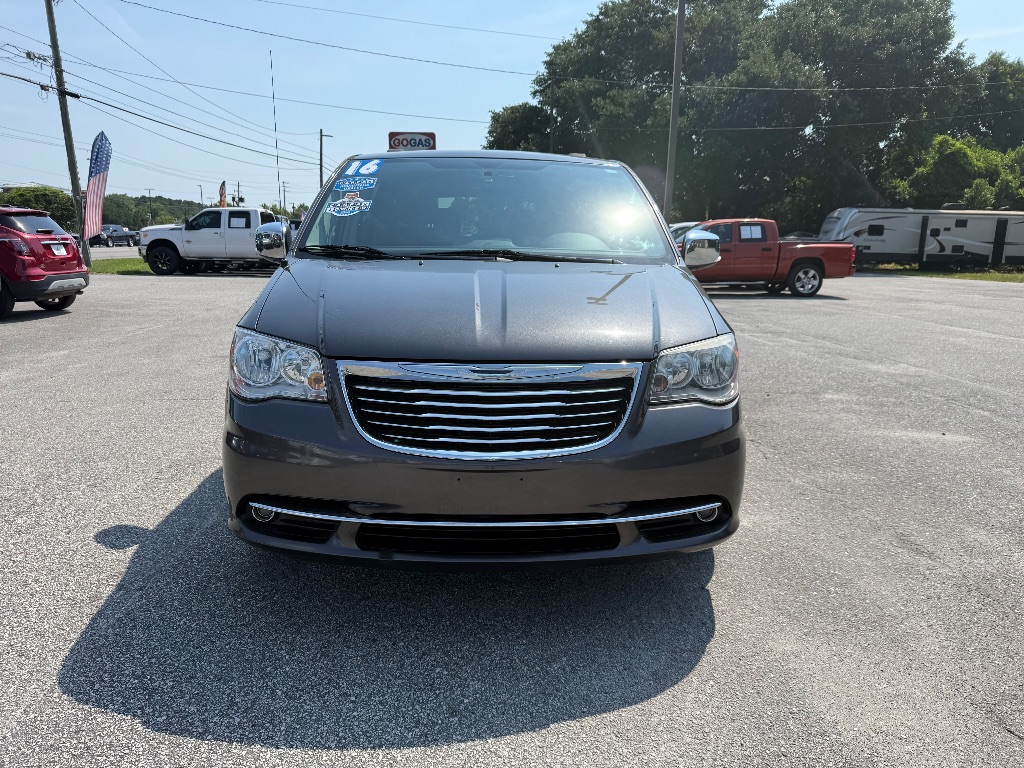 2016 Chrysler Town & Country - $9,950