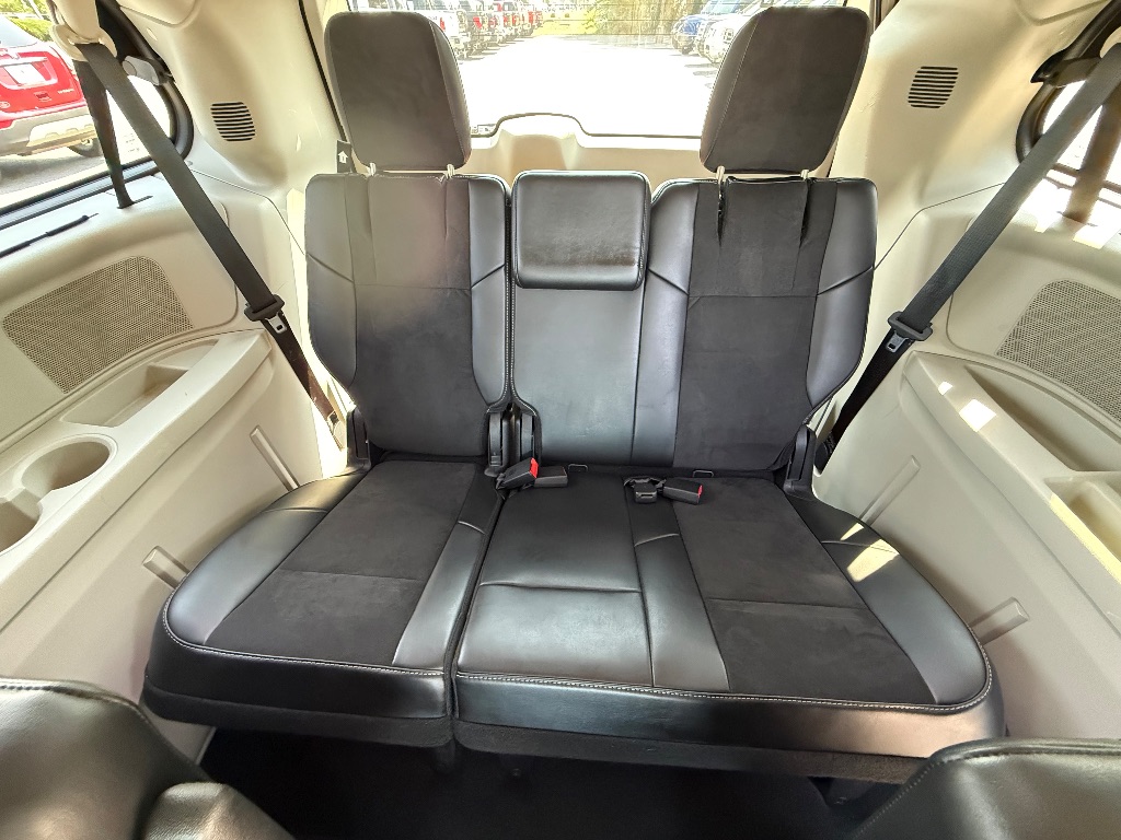 2016 Chrysler Town & Country - $9,950