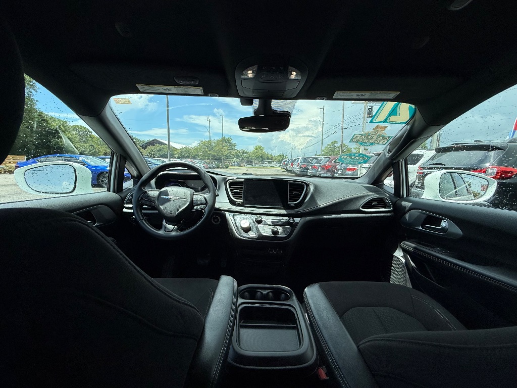 2021 Chrysler Pacifica - $17,950