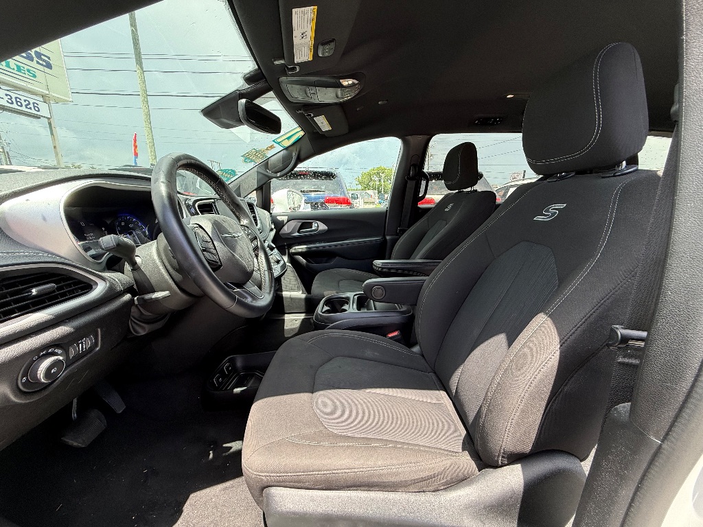 2021 Chrysler Pacifica - $17,950