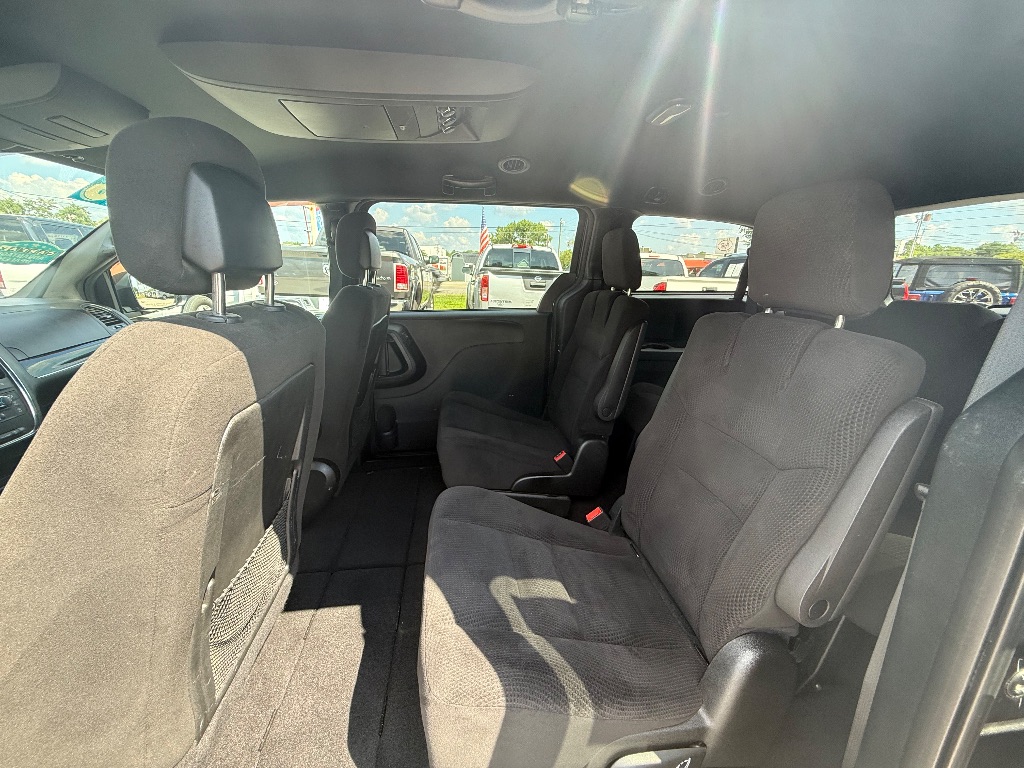 2016 Dodge Grand Caravan - $7,950