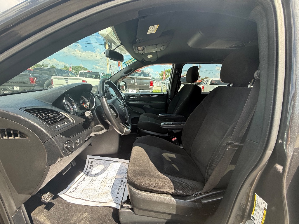 2016 Dodge Grand Caravan - $7,950