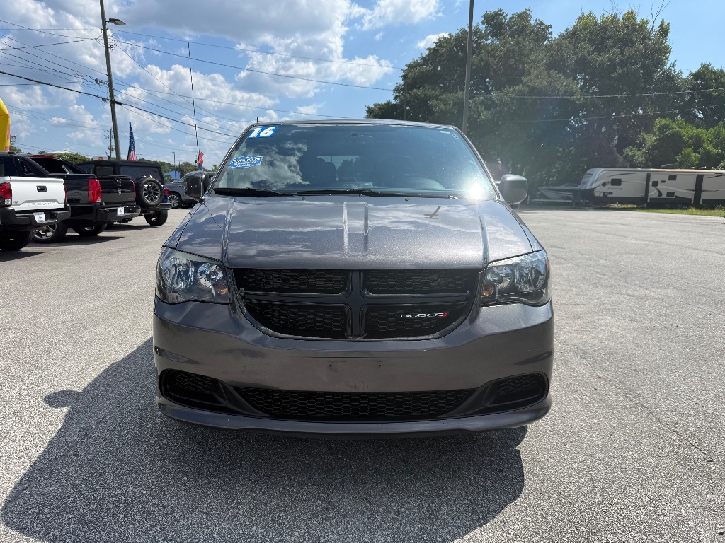 2016 Dodge Grand Caravan - $7,950