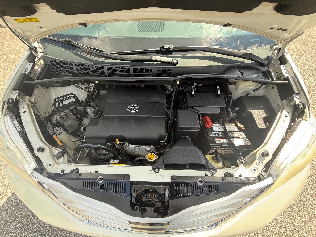 2013 Toyota Sienna - $10,950