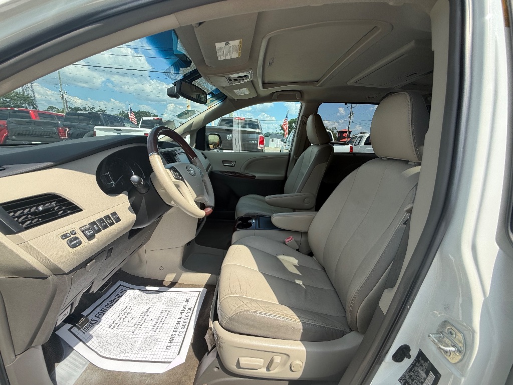 2013 Toyota Sienna - $10,950