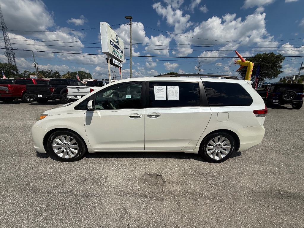 2013 Toyota Sienna - $10,950