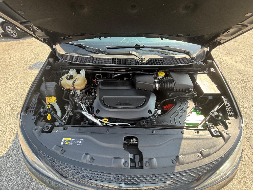 2019 Chrysler Pacifica - $14,950