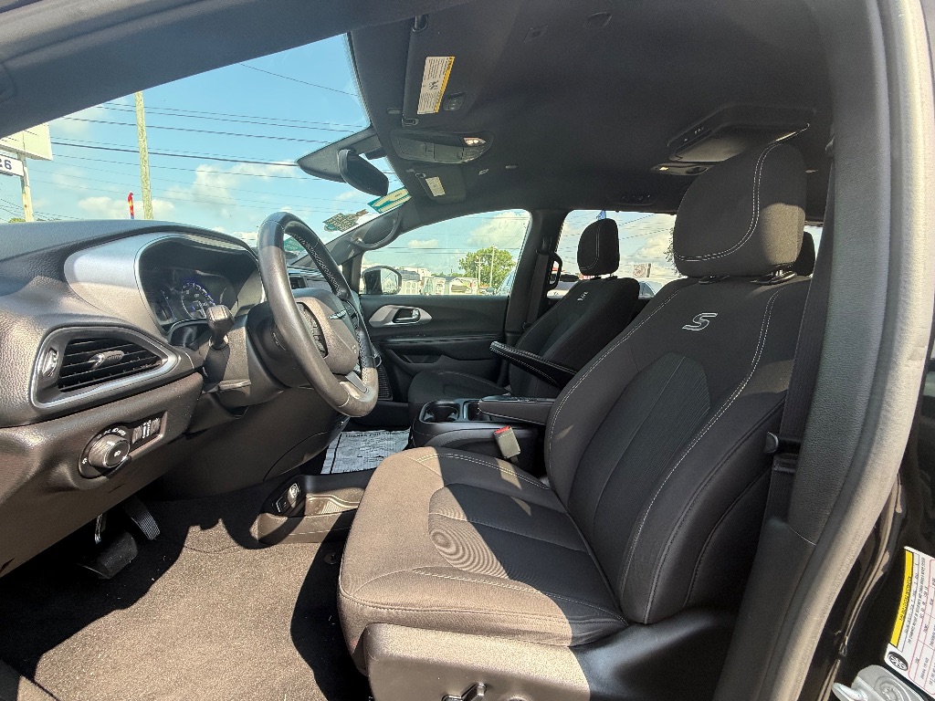 2019 Chrysler Pacifica - $14,950