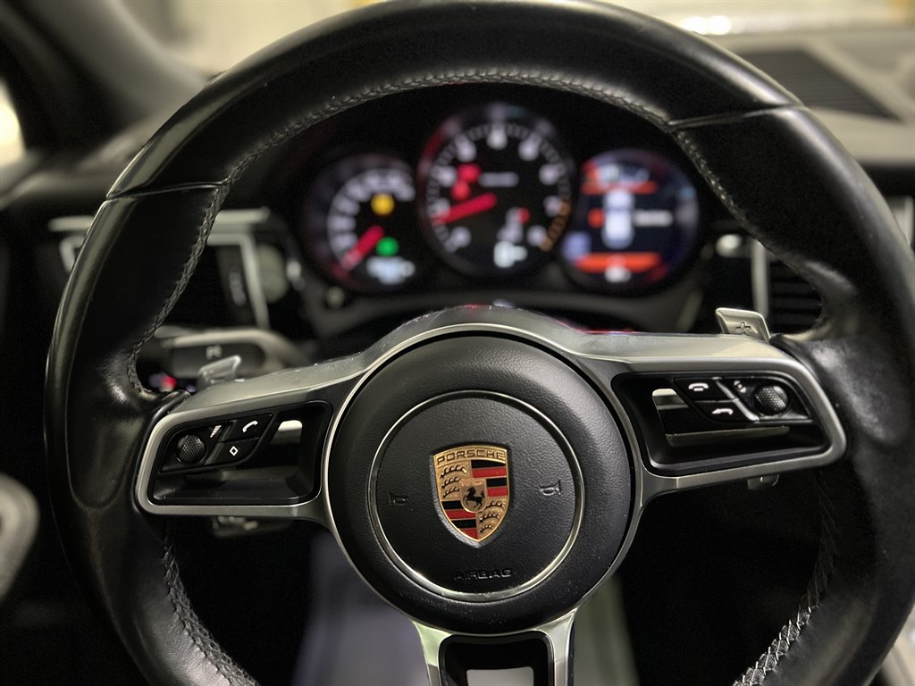 2017 Porsche Macan photo