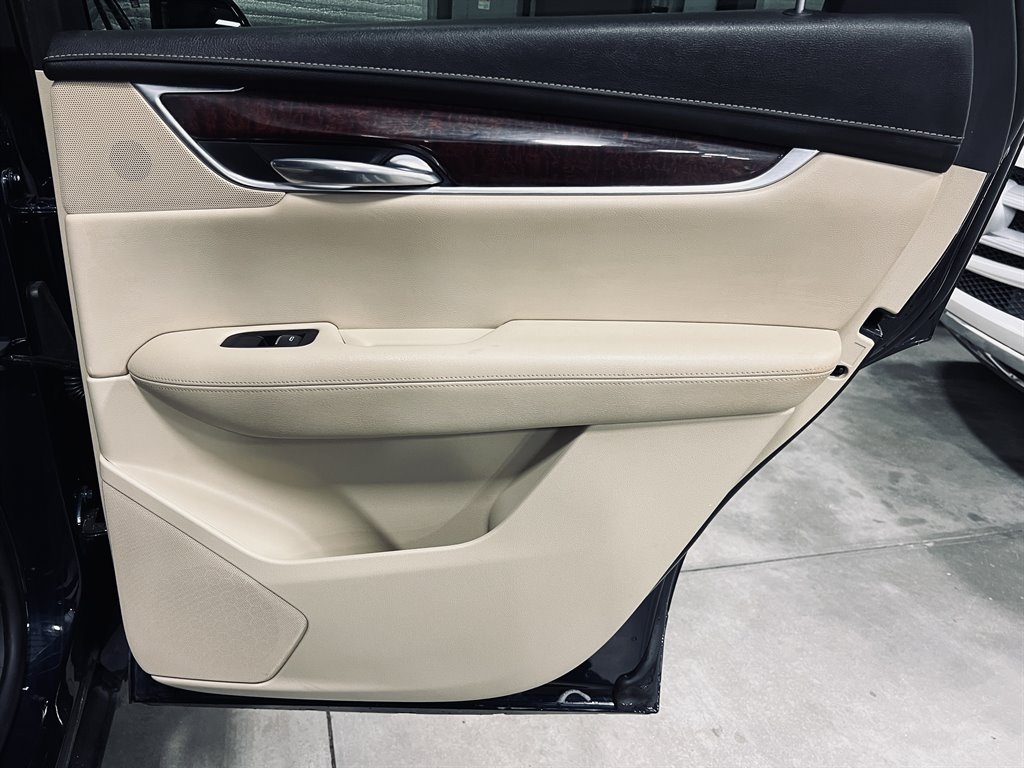 2017 Cadillac XT5 Premium Luxury photo
