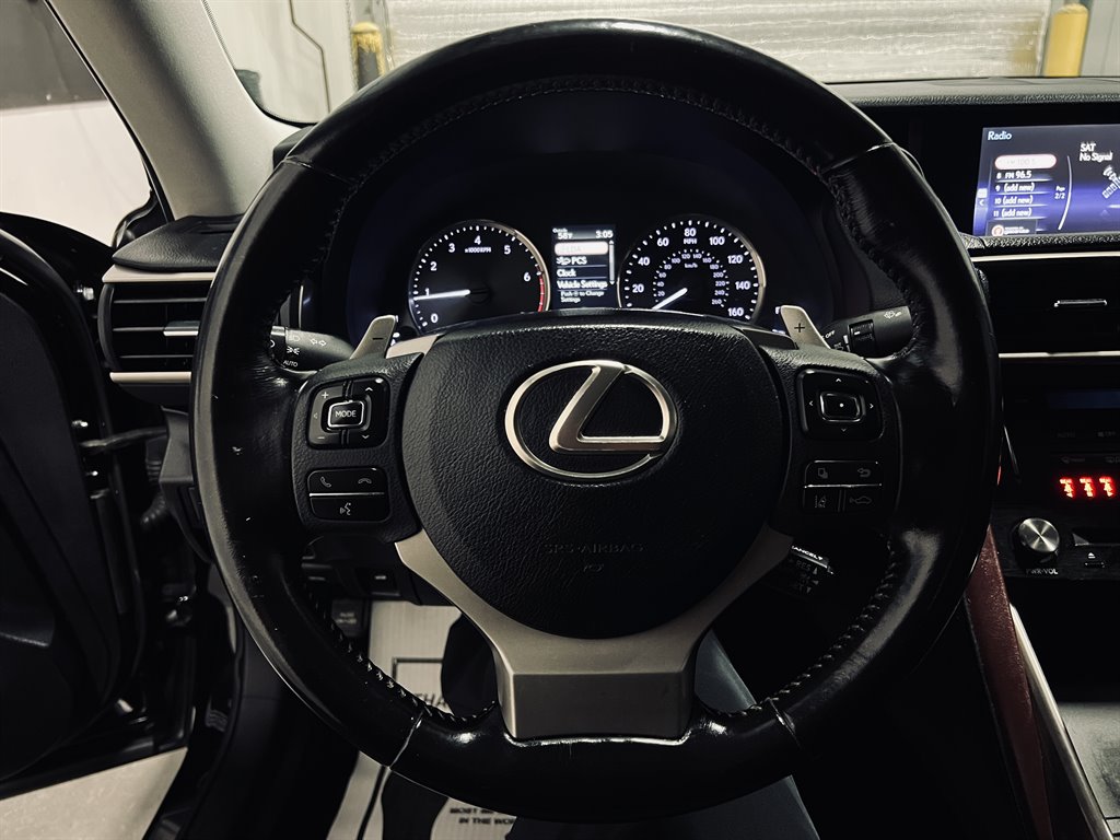 2017 Lexus IS 00t photo