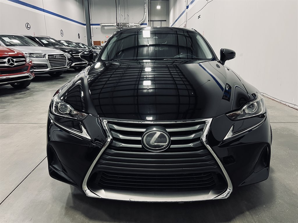 2017 Lexus IS 00t photo