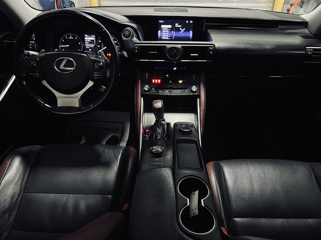 2017 Lexus IS 00t photo