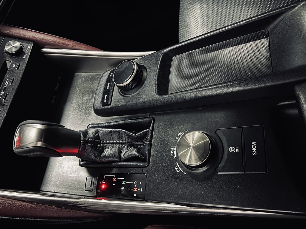 2017 Lexus IS 00t photo