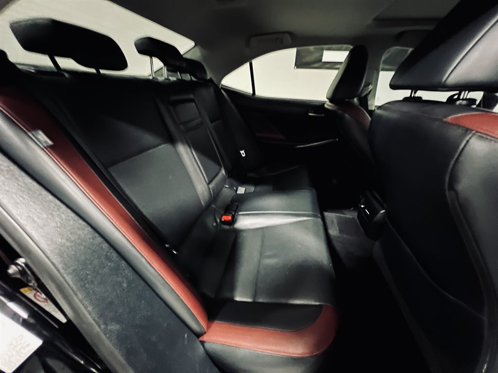 2017 Lexus IS 00t photo